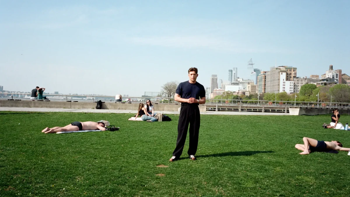 In ‘Sunset Boulevard,’ Tom Francis Writes His Own Story- Four Columns Cards News