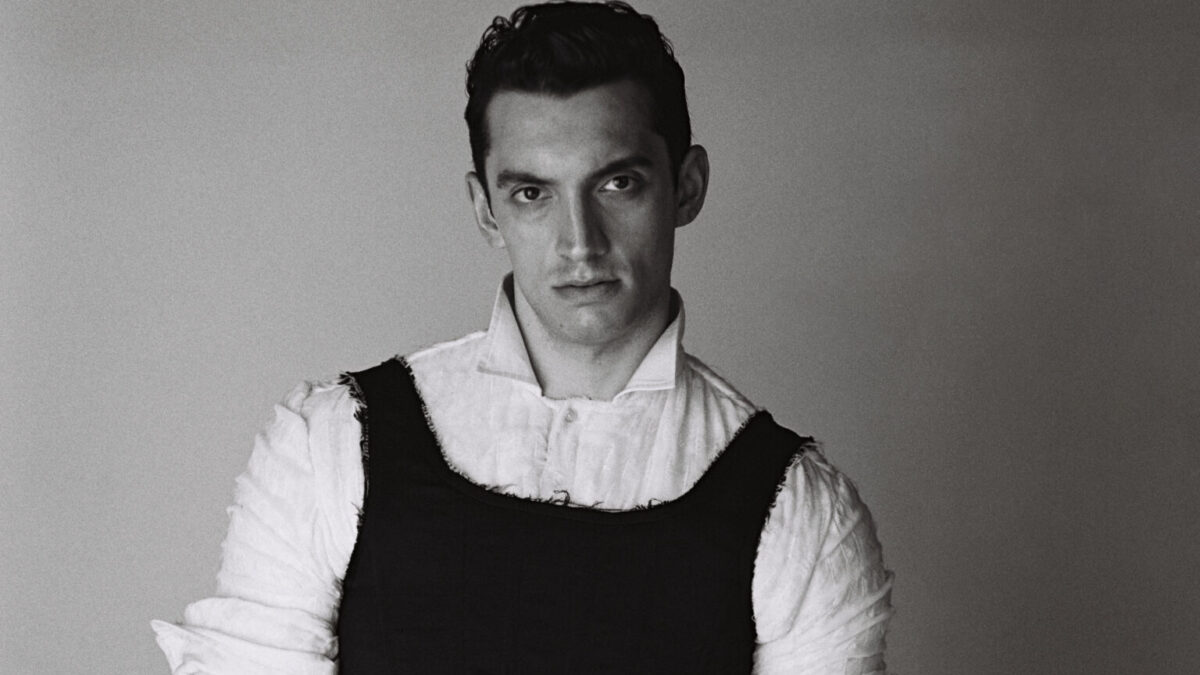 All Eyes on James Olivas- Four Columns Cards News