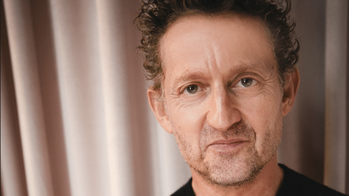 Alex Winter on fame, AI and reuniting with Keanu Reeves- Three Columns Cards News